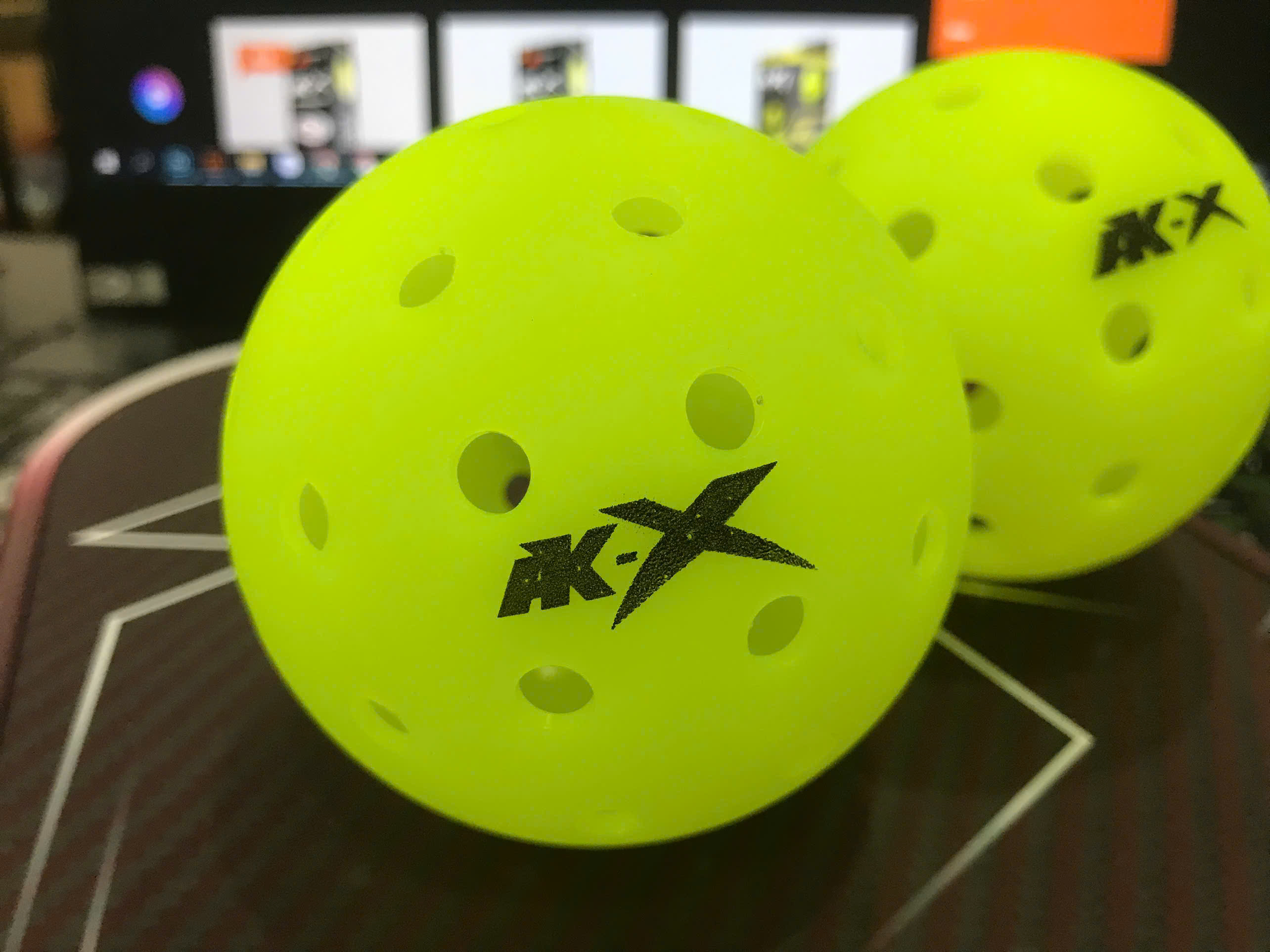 Bóng pickleball 48 lỗ AK-X là bản nâng cấp tăng hiệu suất thi đấu